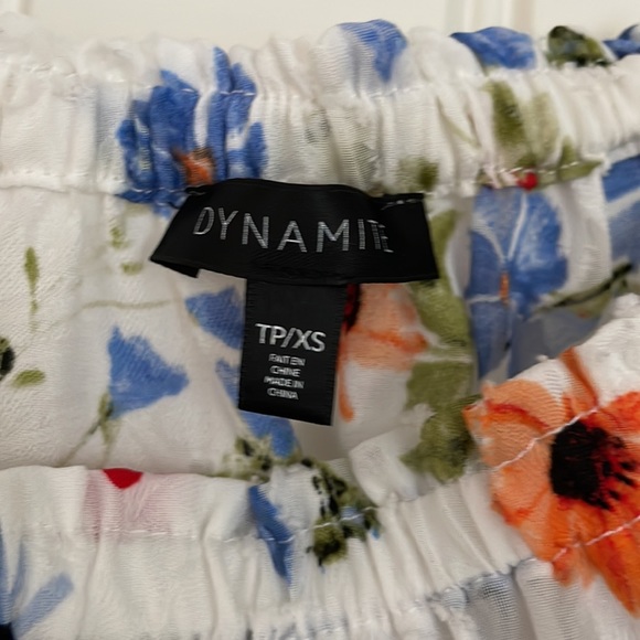 Dynamite Floral Blouse - Picture 5 of 5